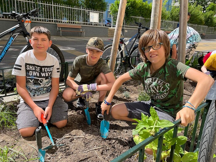 Vorschaubild Bericht „Gartenarbeit in der Spielstraße“