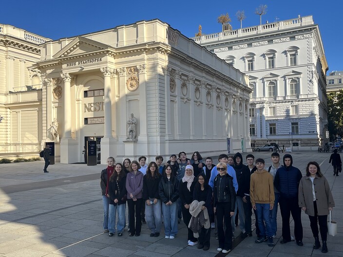 Vorschaubild Bericht „Zu Besuch in der Neuen Staatsoper im Künstlerhaus“
